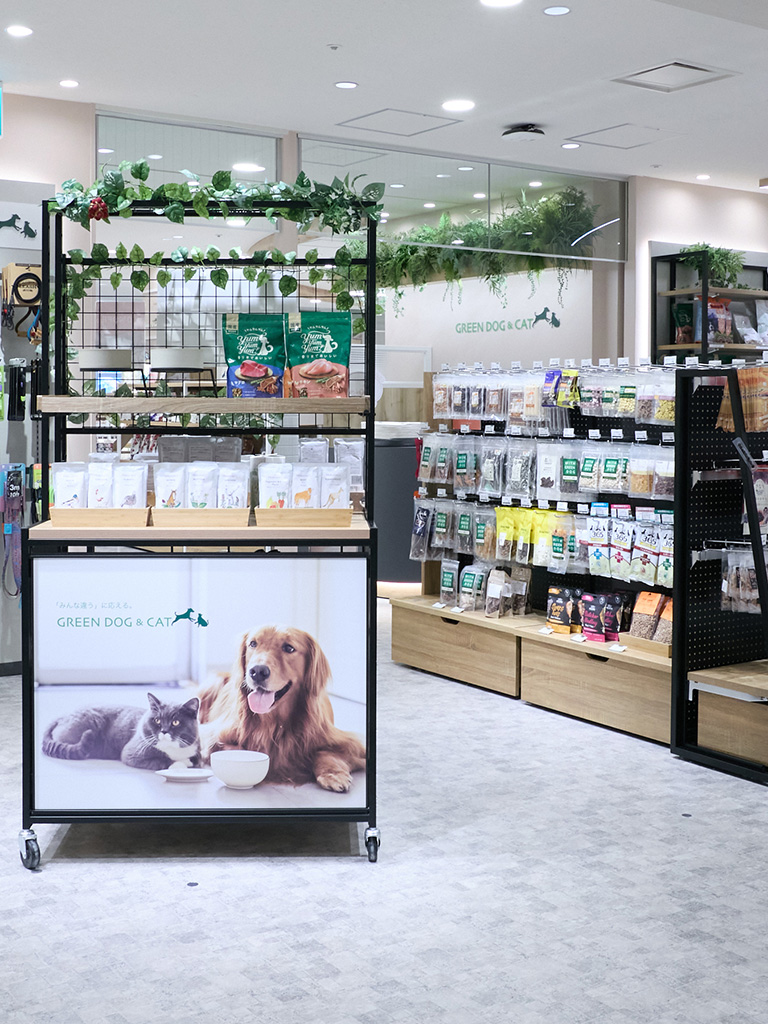 GREEN DOG & CAT 神戸阪急店内